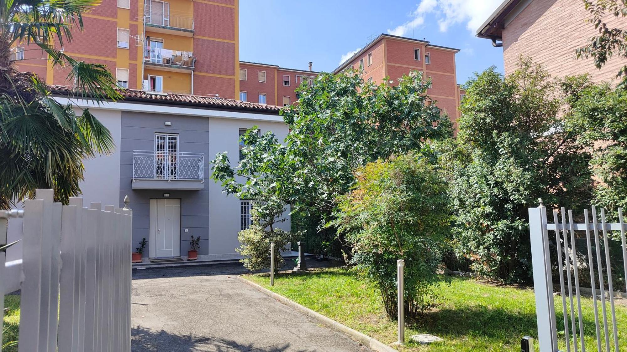 Grigio Perla Panigale, Villetta Con Giardino E Parcheggio Privato Fino A Tre Posti Auto - Un Oasi Di Tranqullita Bologna Exterior photo